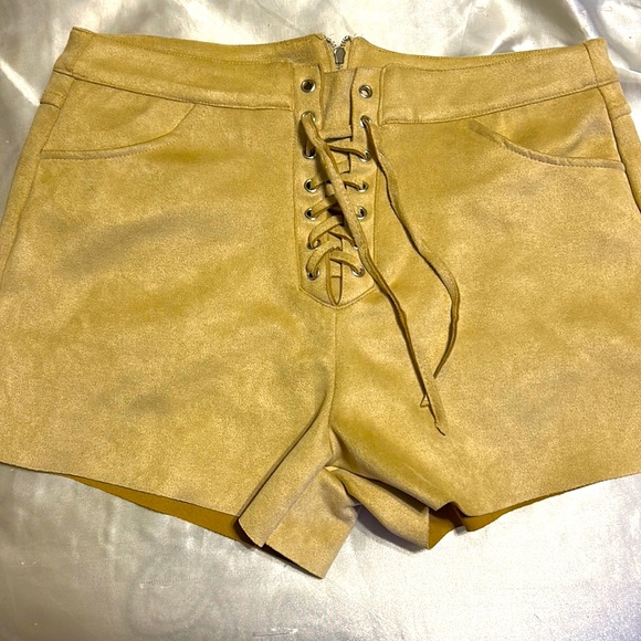 Forever 21 Suede cut off shorts size Large. Never worn - Picture 1 of 2